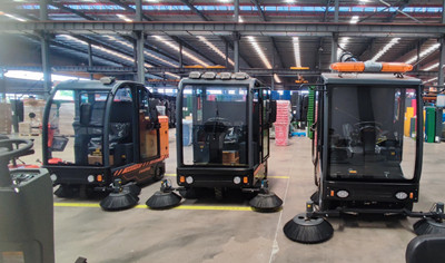 榮事達(dá)駕駛式掃地車(chē) 榮事達(dá)駕駛式掃地車(chē).jpg